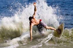 浓眉哥重返赛场，领先优势明显首场状态出色，老鹰观众沸腾！赢得满堂喝彩